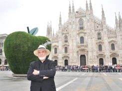 Milano - Michelangelo Pistoletto, la Mela reintegrata